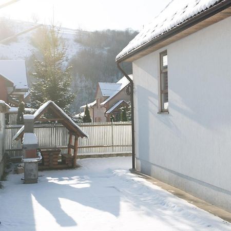 Sunhouse Villa Mizhhirya  ภายนอก รูปภาพ